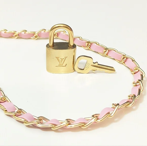 Price is firm.Louis Vuitton ✨ padlock and matching key - Picture 1 of 4